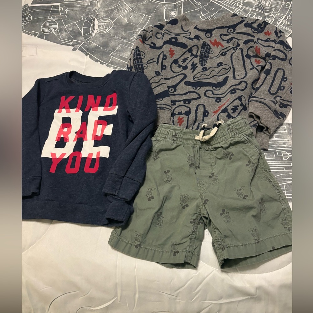 Boys Sweatshirt + Mickey Shorts Bundle